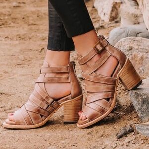 Freebird Claw Heeled Sandal